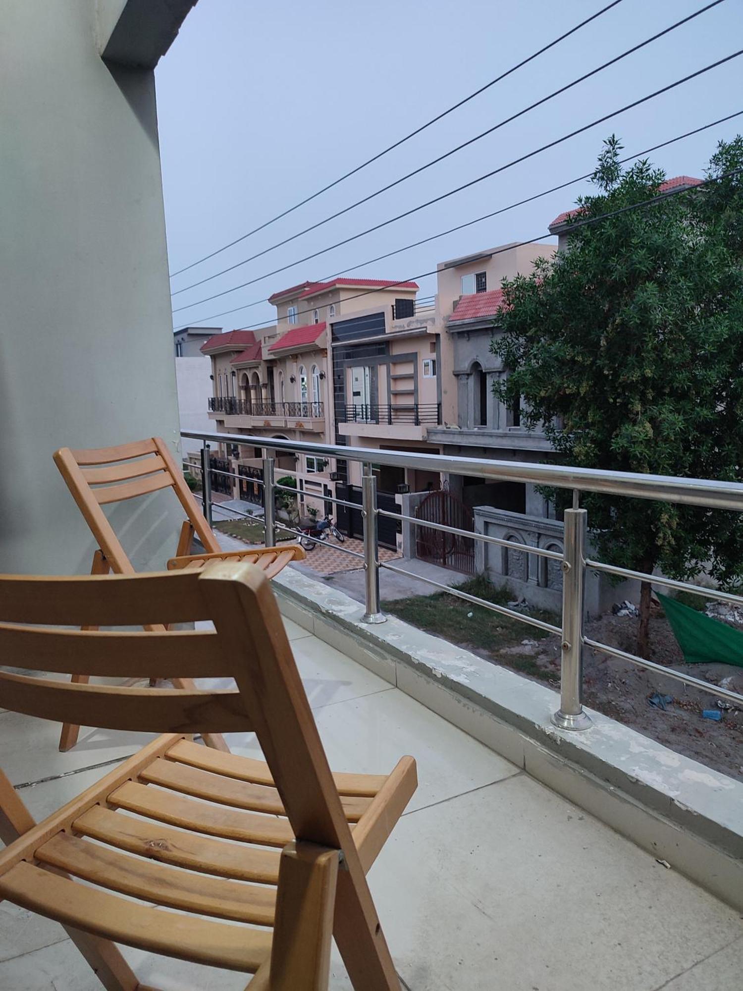 Fully Serviced Holiday Home Near Lahore Ring Road Ngoại thất bức ảnh